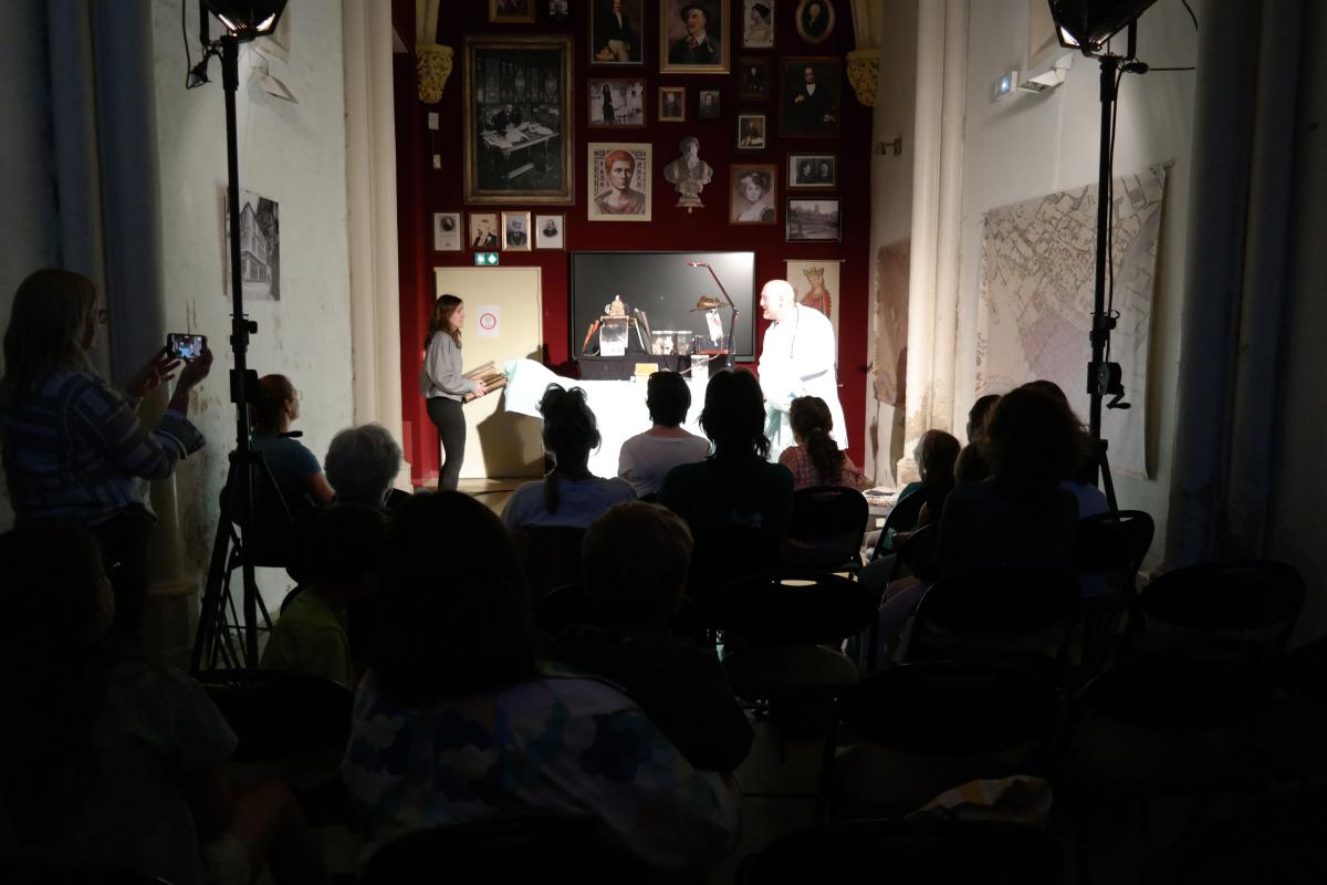 Spectacle-Le-vetolibraire-Cie-Les-Barbus-4